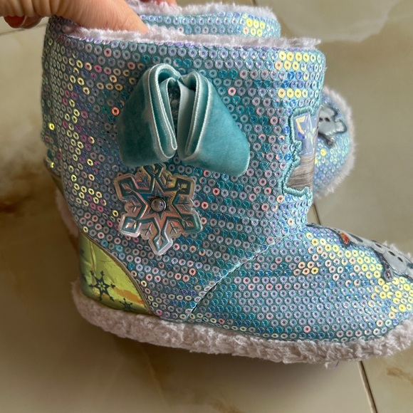 2T clothes bundle - Picture 13 of 15